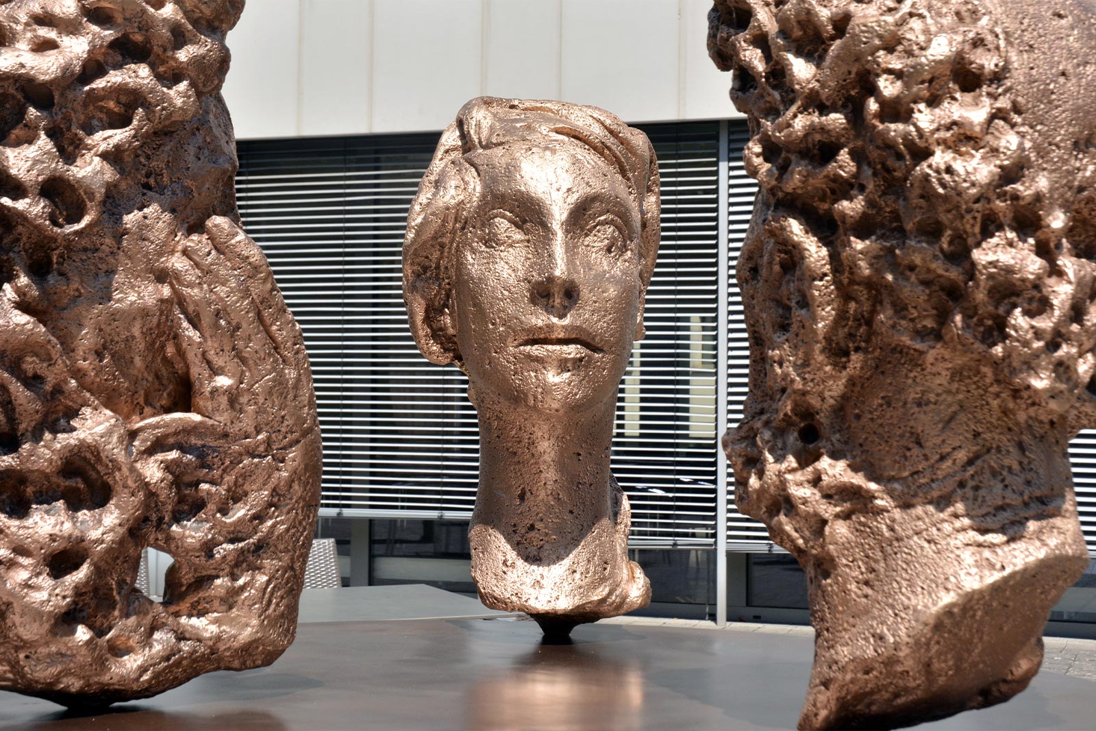 Close-up view of the bronze sculpture “The Philosophers in Dialogue” outside the ERA building in Trier, symbolizing reflection, dialogue, and the exchange of ideas in European law.